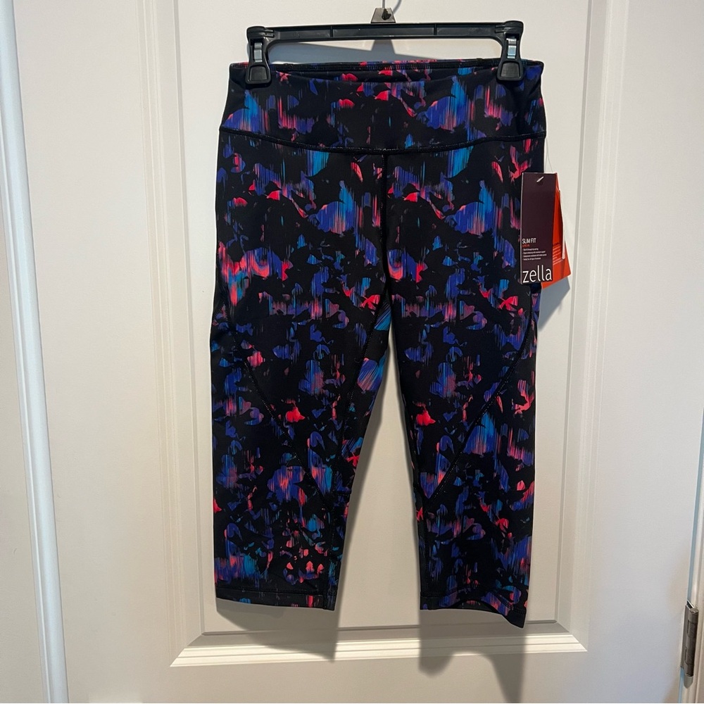 Zella from Nordstrom Women’s Small Slim Fit Stretch Capri NWT Workout Leggings